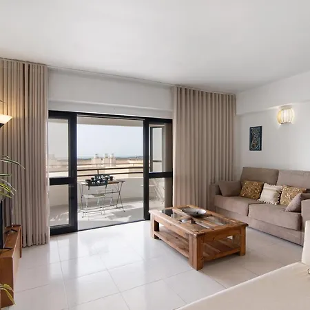 Tropicana Apartment