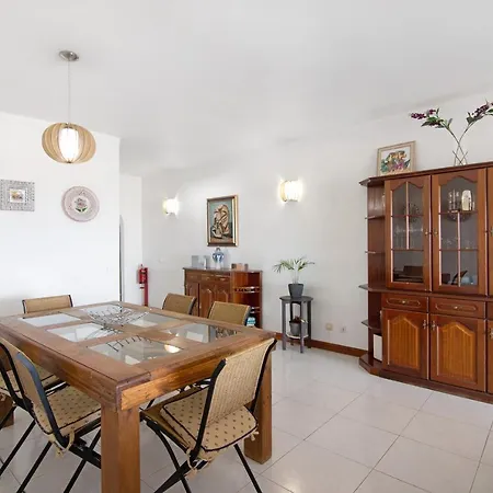 Tropicana Apartment *